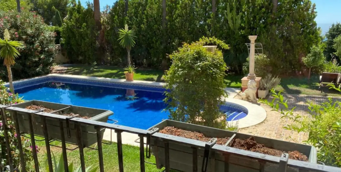Sale of detached villa in Sierra Blanca 26