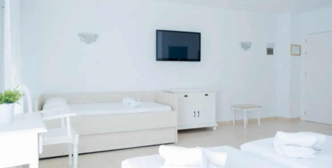 Sale of hotel in Estepona 6