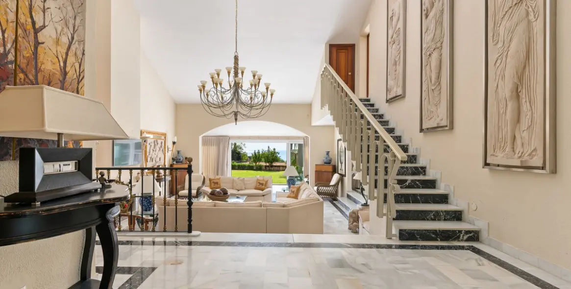 Продажа  отдельно стоящей виллы в Estepona (район Estepona) 4