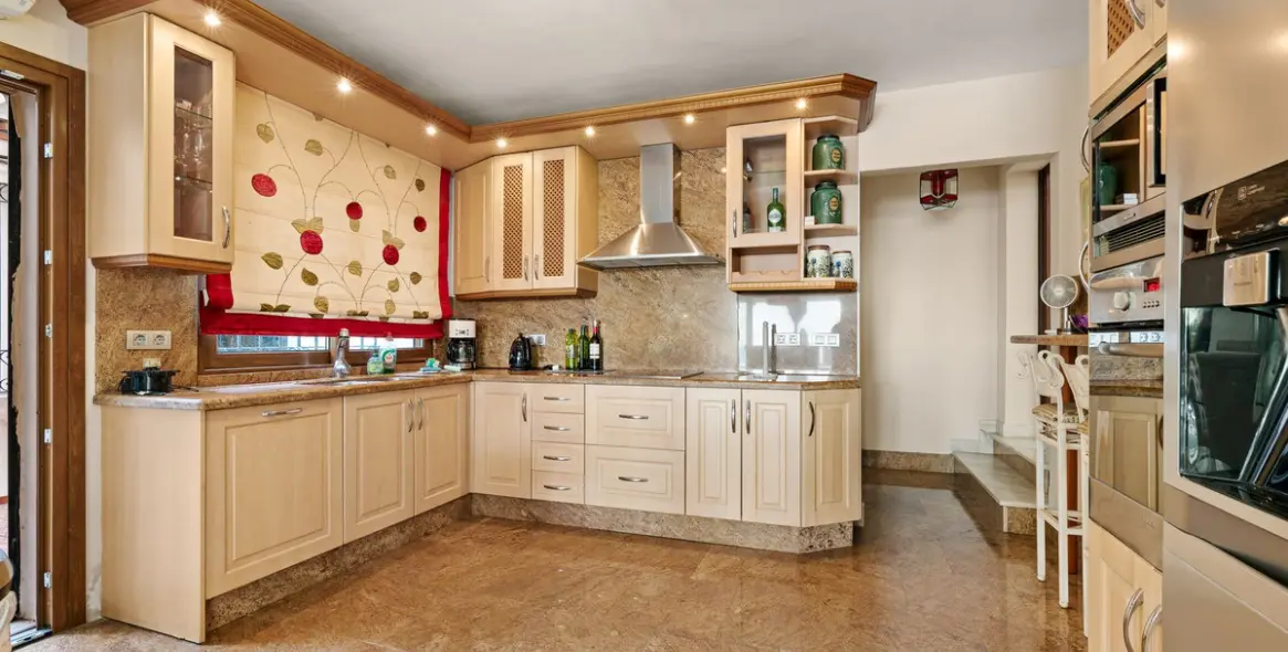 Продажа  отдельно стоящей виллы в Estepona (район Estepona) 7