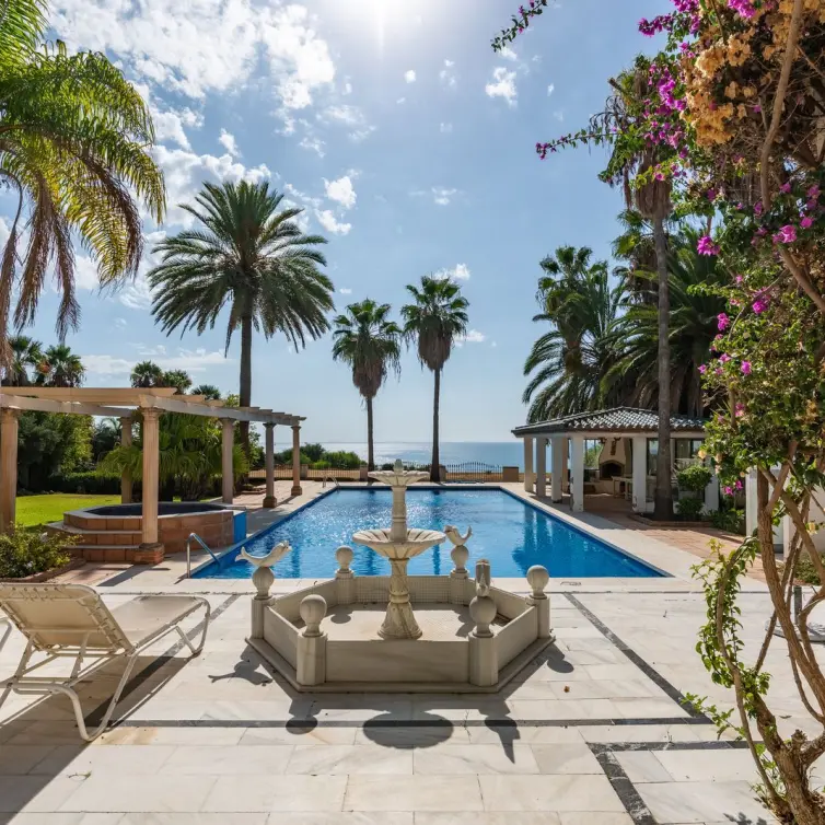 Venta de villa independiente en Estepona