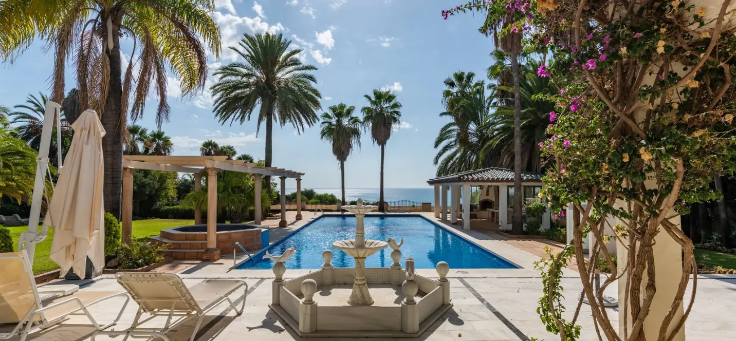 Venta de villa independiente en Estepona 0