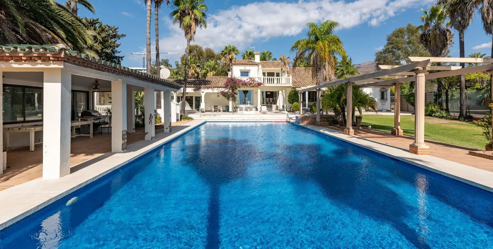 Venta de villa independiente en Estepona 2