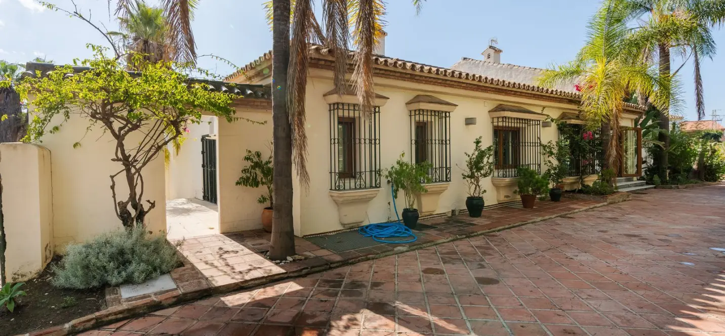 Venta de villa independiente en Estepona 2