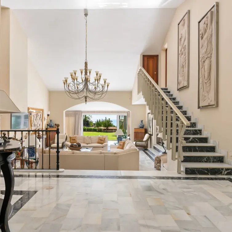Venta de villa independiente en Estepona