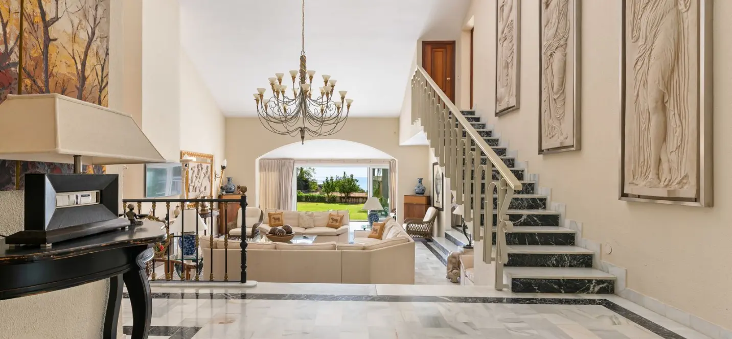 Venta de villa independiente en Estepona 3