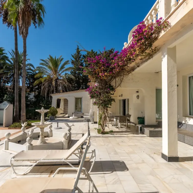 Venta de villa independiente en Estepona