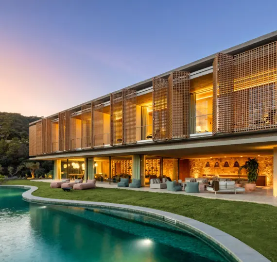 Detached villa R5047816