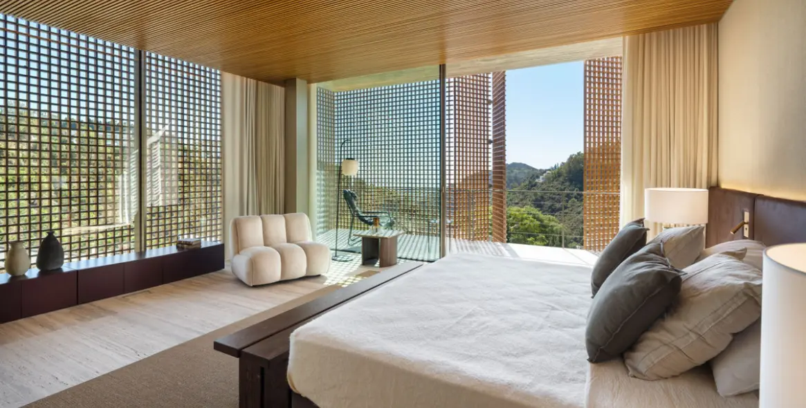 Sale of detached villa in El Madroñal 16