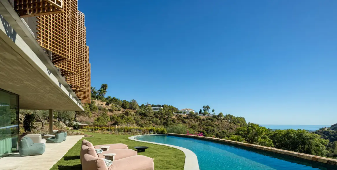 Продажа  отдельно стоящей виллы в El Madroñal 38