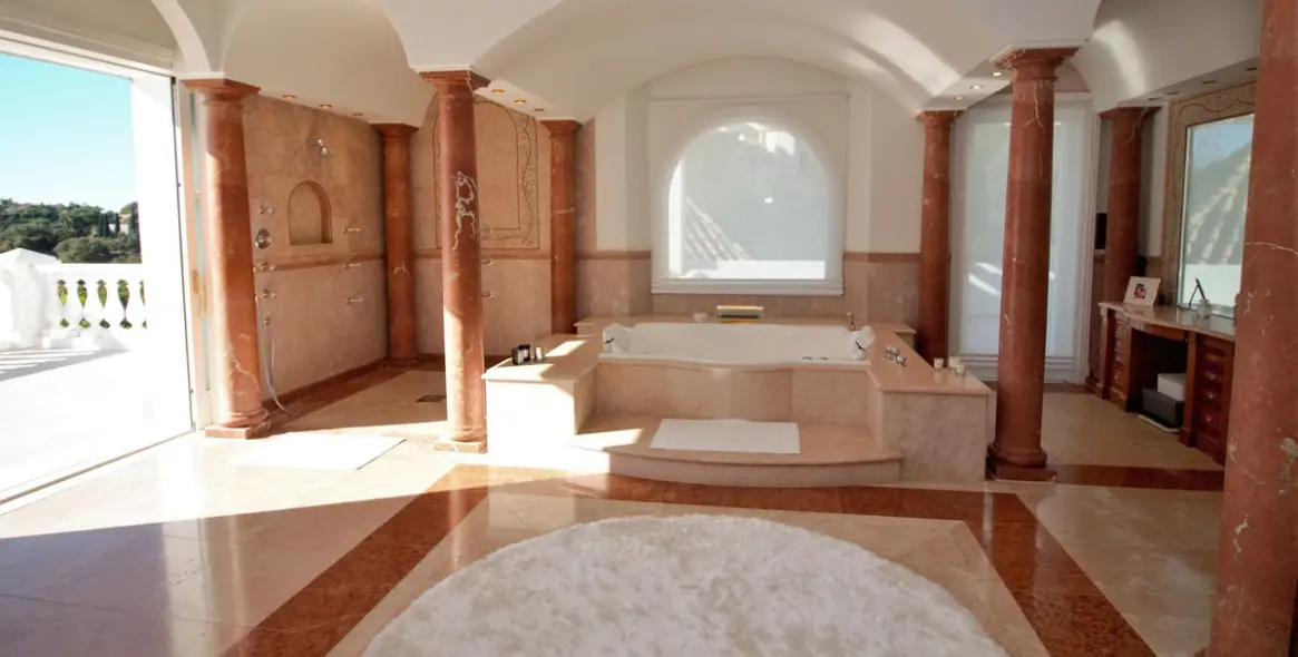 Venta de villa independiente en La Zagaleta 13