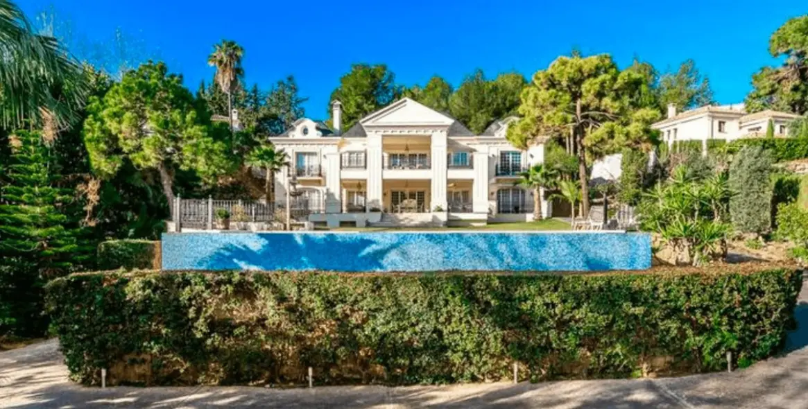 Sale of detached villa in Marbella (district The Golden Mile) 1
