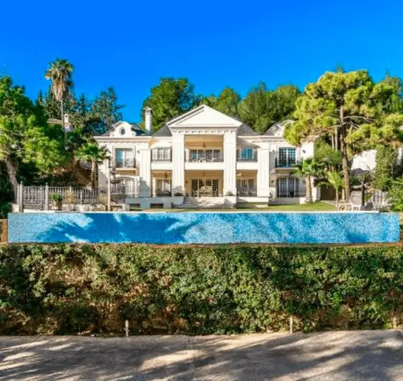 Detached villa R4788610