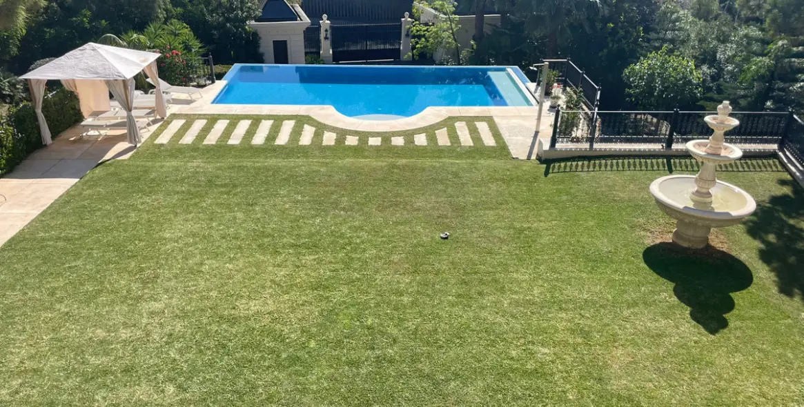 Sale of detached villa in Marbella (district The Golden Mile) 3