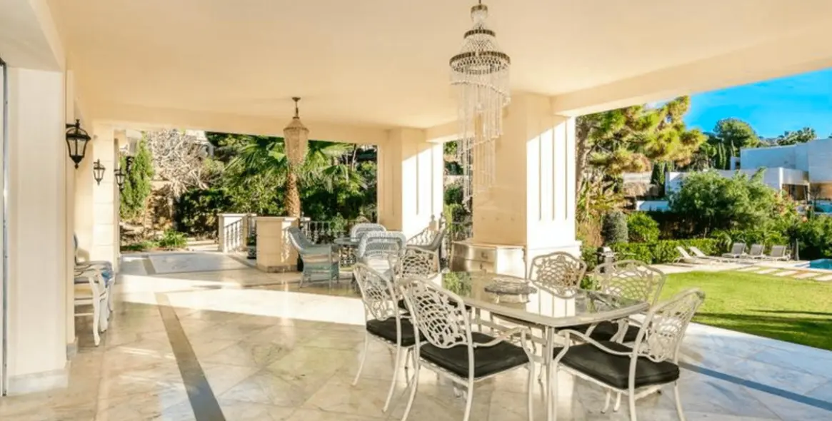 Sale of detached villa in Marbella (district The Golden Mile) 5