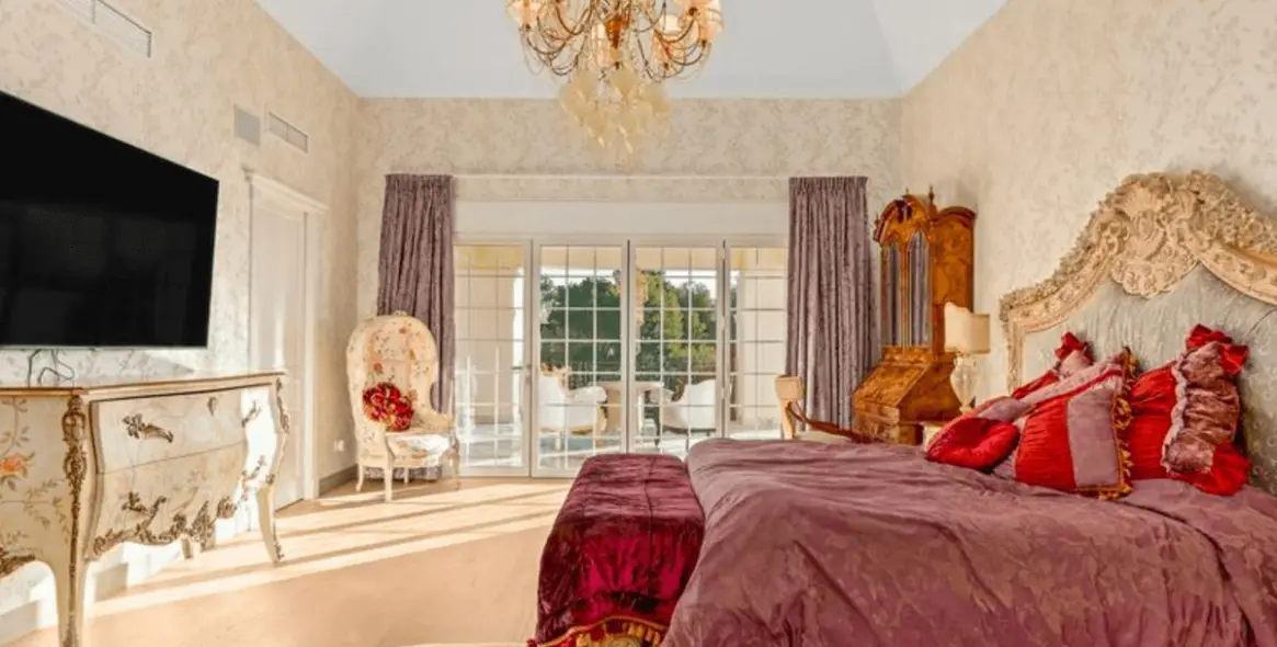 Sale of detached villa in Marbella (district The Golden Mile) 8