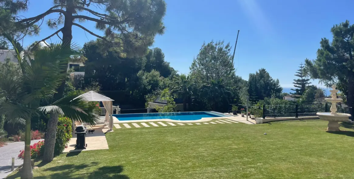 Краткосрочная аренда  отдельно стоящей виллы в The Golden Mile 24