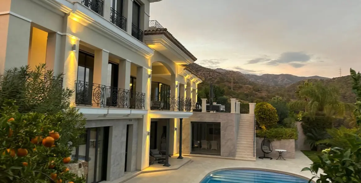 Продажа  отдельно стоящей виллы в Marbella (район Sierra Blanca) 1