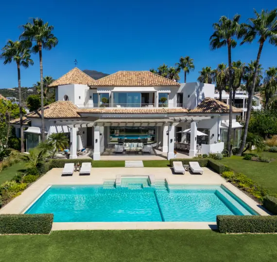 Продажа  отдельно стоящей виллы в Monte Halcones