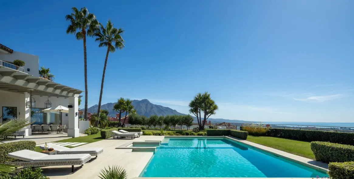 Продажа  отдельно стоящей виллы в Monte Halcones 13