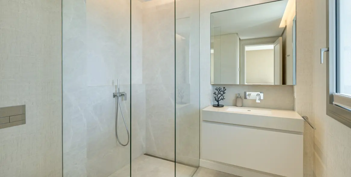 Sale of detached villa in Monte Halcones 27