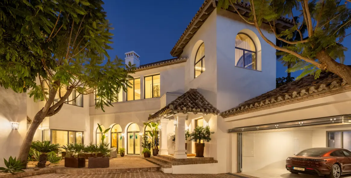 Sale of detached villa in Monte Halcones 31