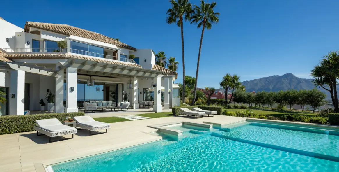 Sale of detached villa in Monte Halcones 34