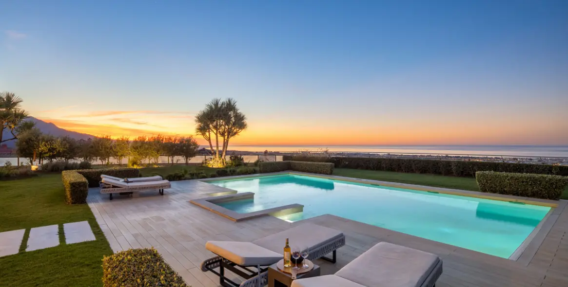 Sale of detached villa in Monte Halcones 36