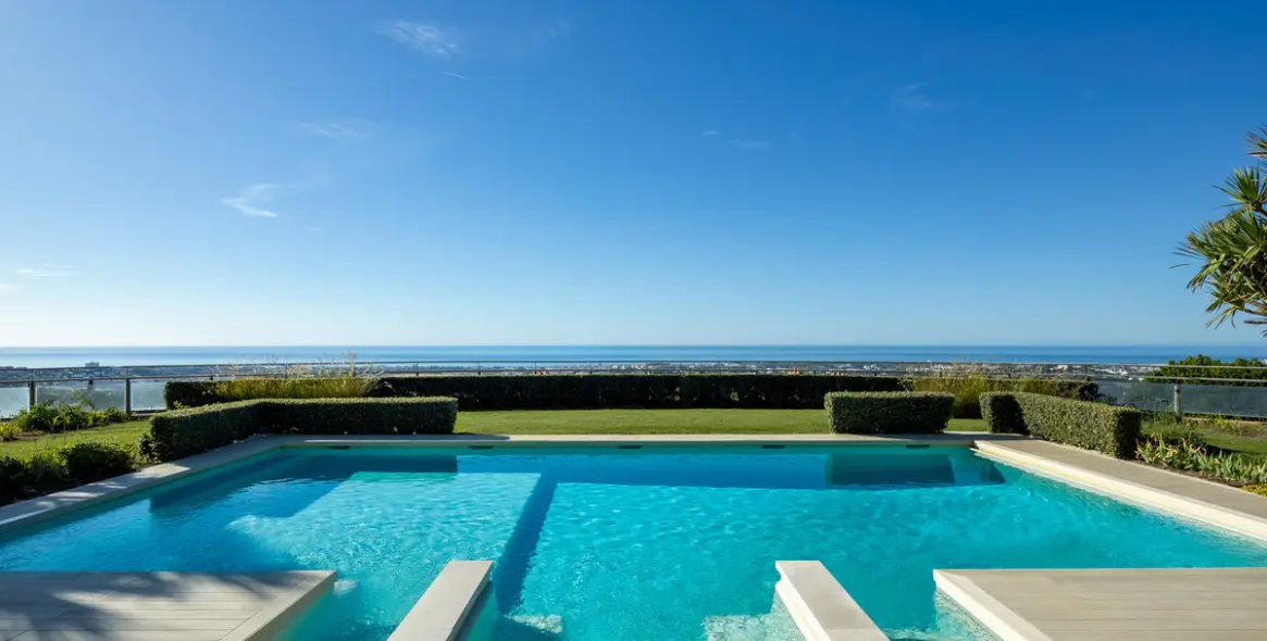 Sale of detached villa in Monte Halcones 37