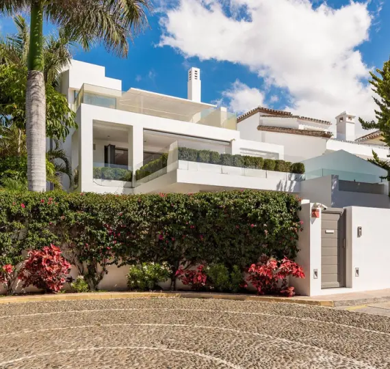 Detached villa R4841641