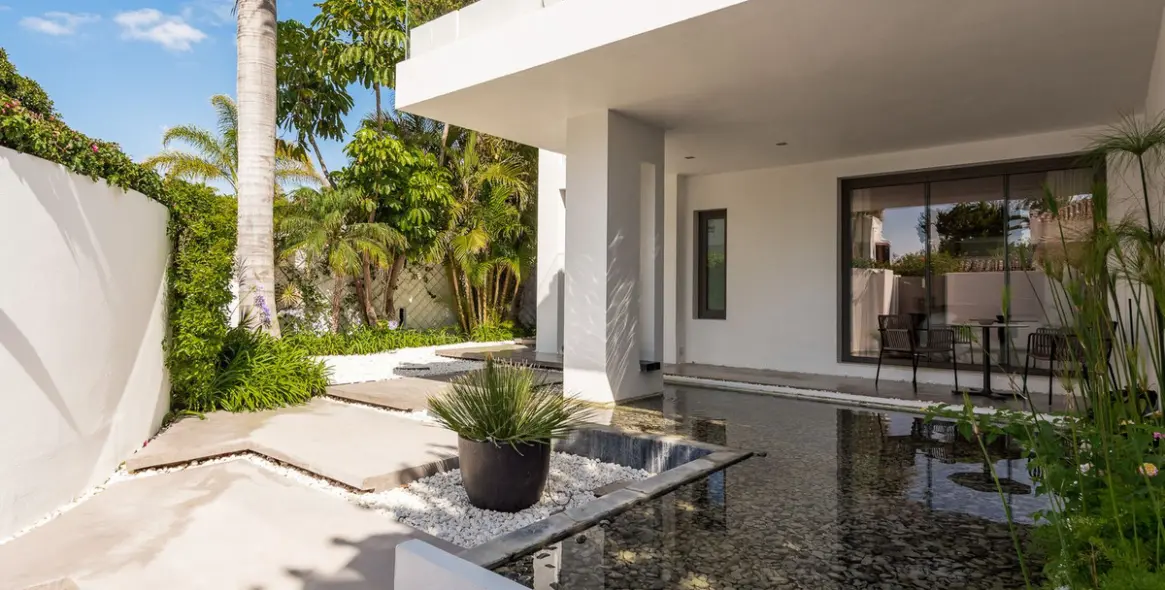 Sale of detached villa in Marbella (district The Golden Mile) 8