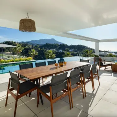 Sale of detached villa in Benahavís