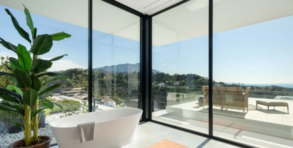 Sale of detached villa in Benahavís 12