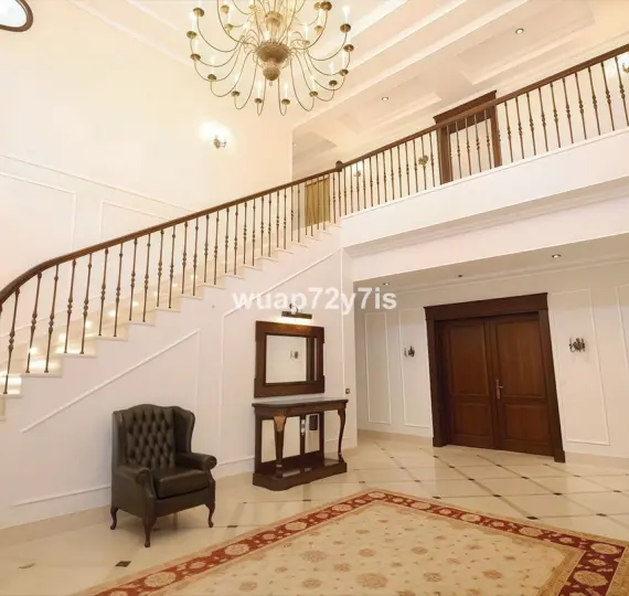 Detached villa R5104297