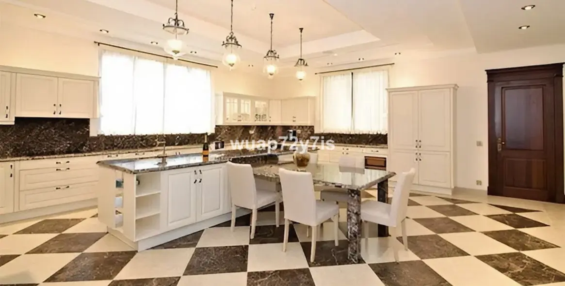 Sale of detached villa in Marbella (district Marbella) 5