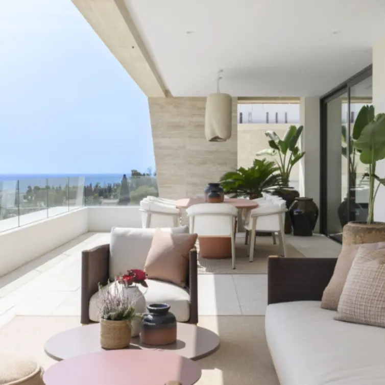 Продажа двухуровневого пентхауса в Marbella