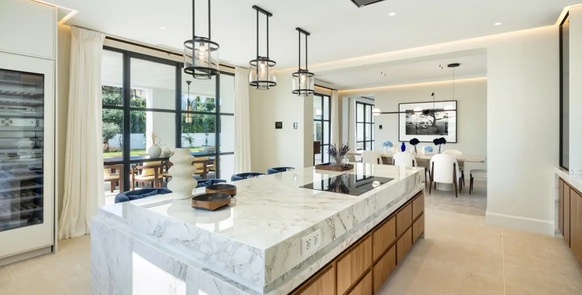 Sale of detached villa in Marbella (district The Golden Mile) 2