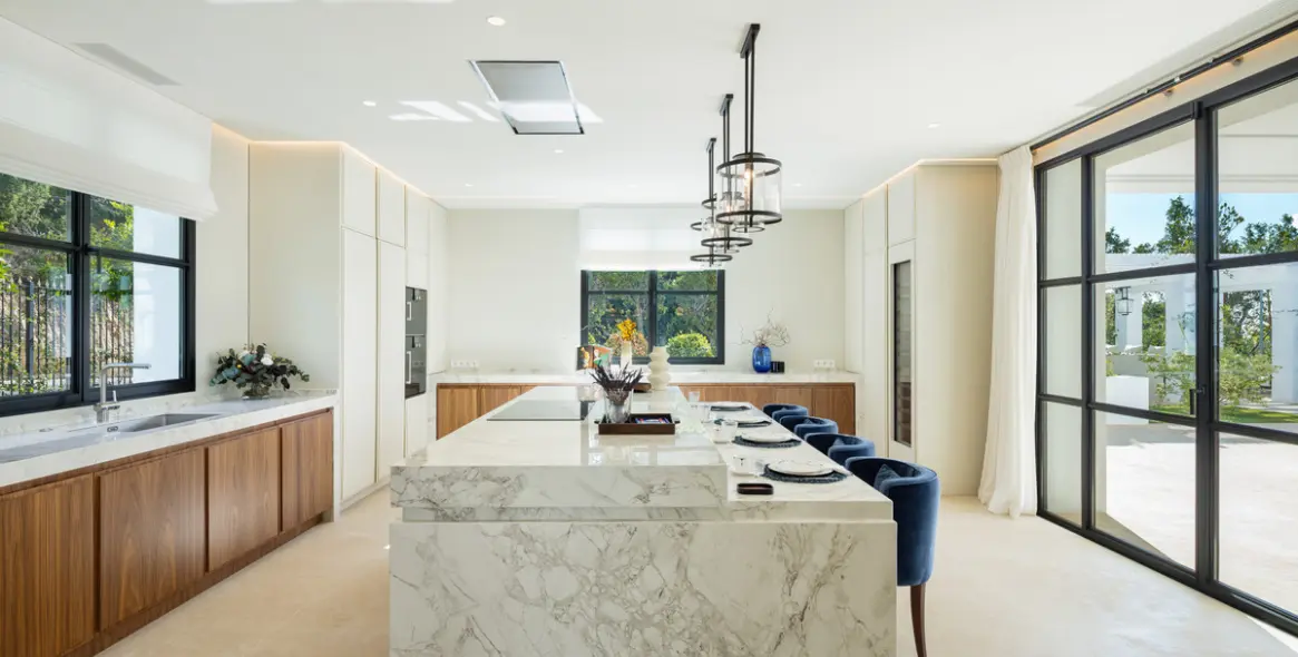 Sale of detached villa in Marbella (district The Golden Mile) 3