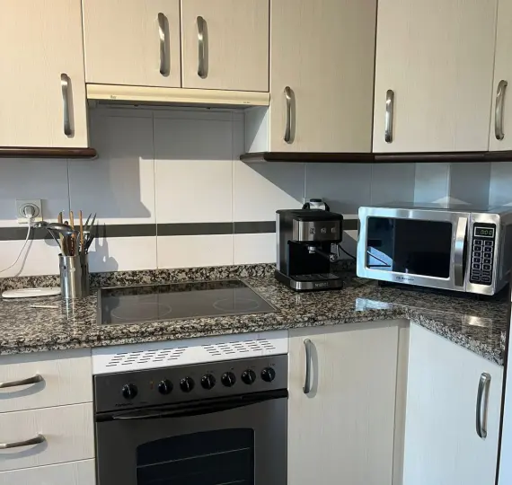 Краткосрочная аренда апартаментов на среднем этаже в Estepona