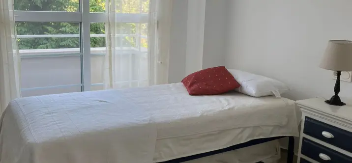 Краткосрочная аренда апартаментов на среднем этаже в Estepona 3