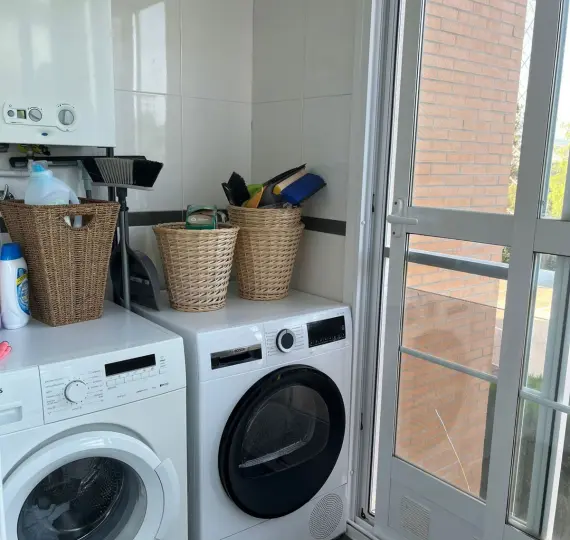 Краткосрочная аренда апартаментов на среднем этаже в Estepona