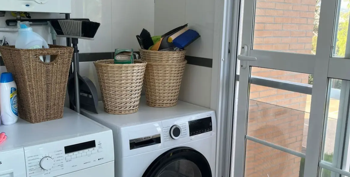 Alquiler a corto plazo de apartamento en planta media en Estepona 5