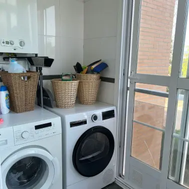 Краткосрочная аренда апартаментов на среднем этаже в Estepona