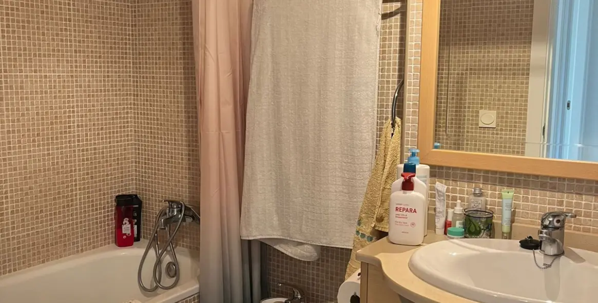 Alquiler a corto plazo de apartamento en planta media en Estepona 6
