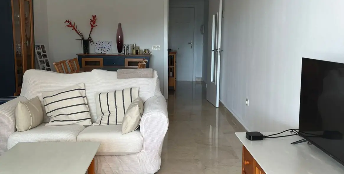 Alquiler a corto plazo de apartamento en planta media en Estepona 12