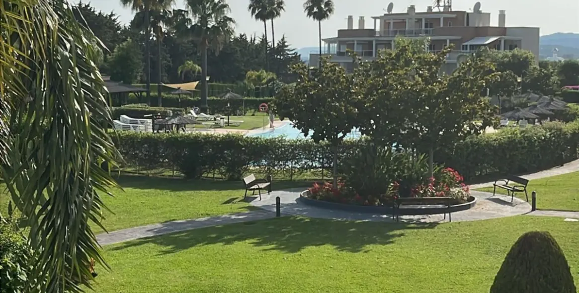 Alquiler a corto plazo de apartamento en planta media en Estepona 14