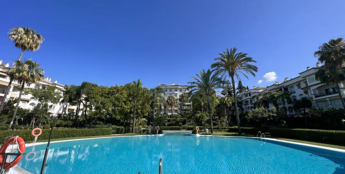 Short-term rent of penthouse in The Golden Mile 1