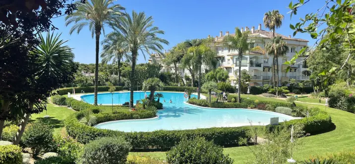 Short-term rent of penthouse in The Golden Mile 1