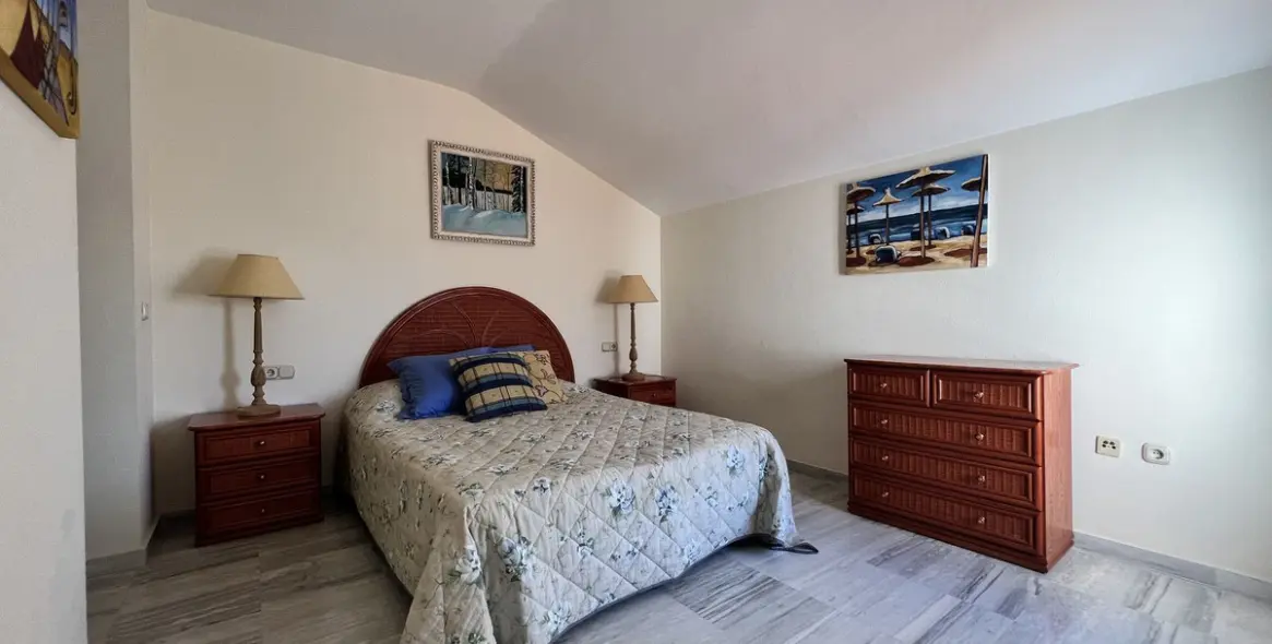 Short-term rent of penthouse in The Golden Mile 5