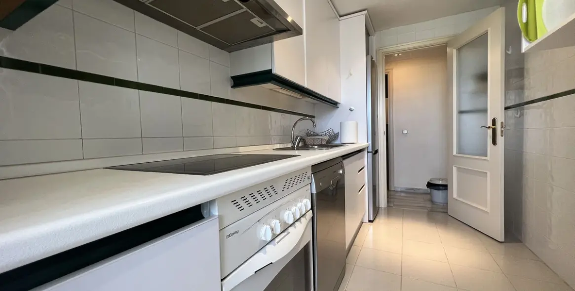 Short-term rent of penthouse in The Golden Mile 7